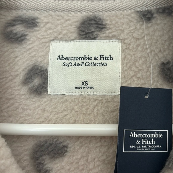 A&F half-zip pullover - Picture 2 of 2